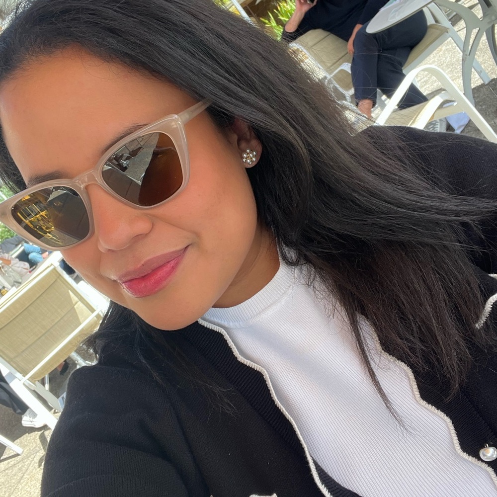 Meet your Posher, Daniela